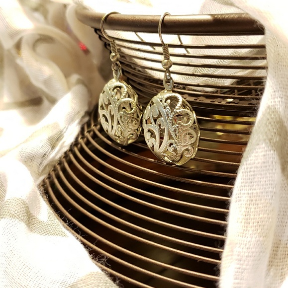 Earrings - Picture 2 of 4